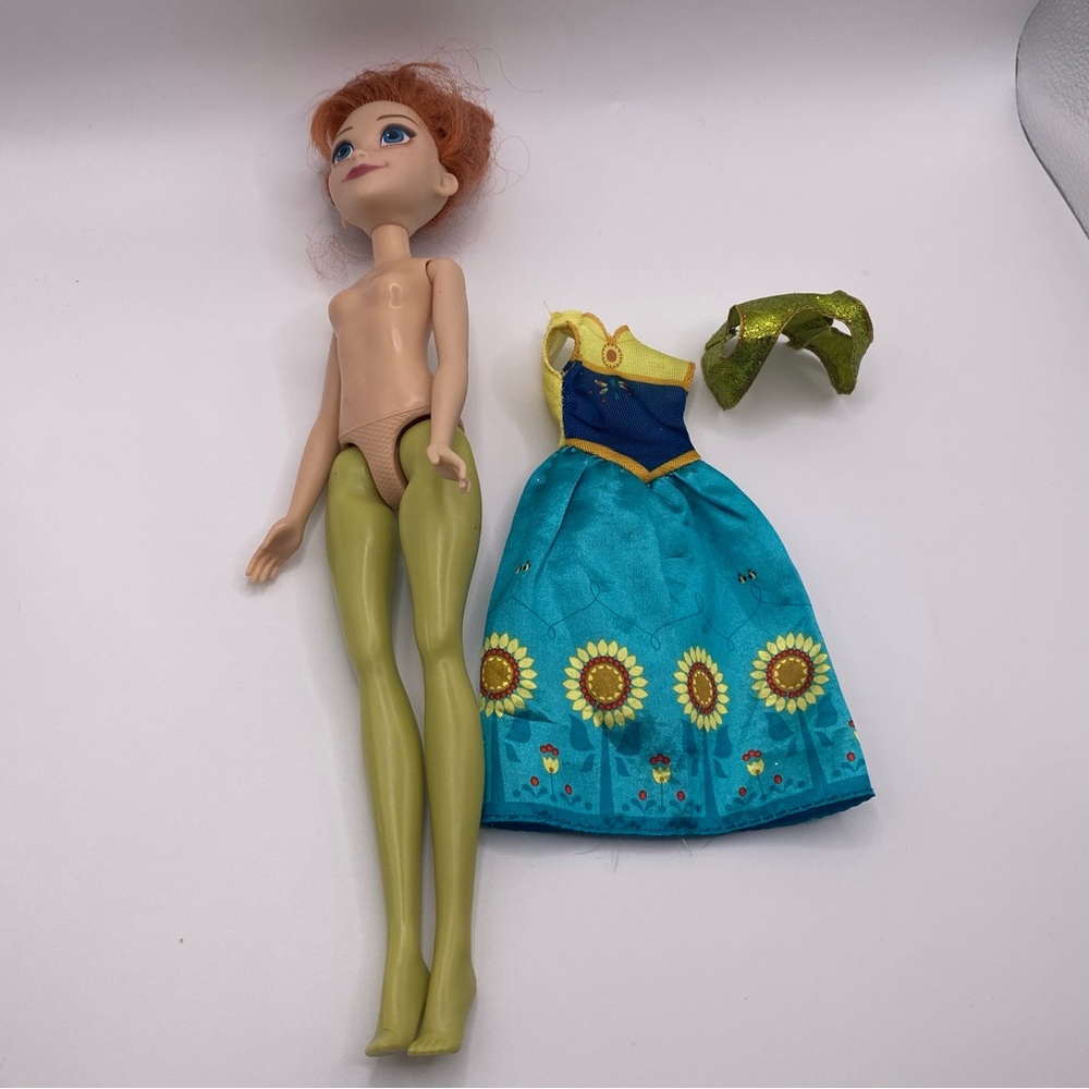 Disney Anna Doll with Blue and Gold Dress - Picture 12 of 13